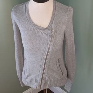 VICTORIA SECRETS women's cashmere blend sweater.